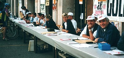 Tavolo delle iscrizioni, ore 6:00