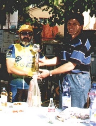 Gianfranco, il fine-corsa, premia... l'ultimo (33901 byte)