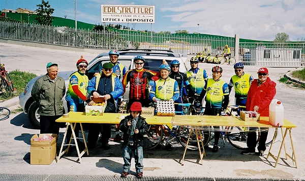 Foto al secondo ristoro (163495 byte)
